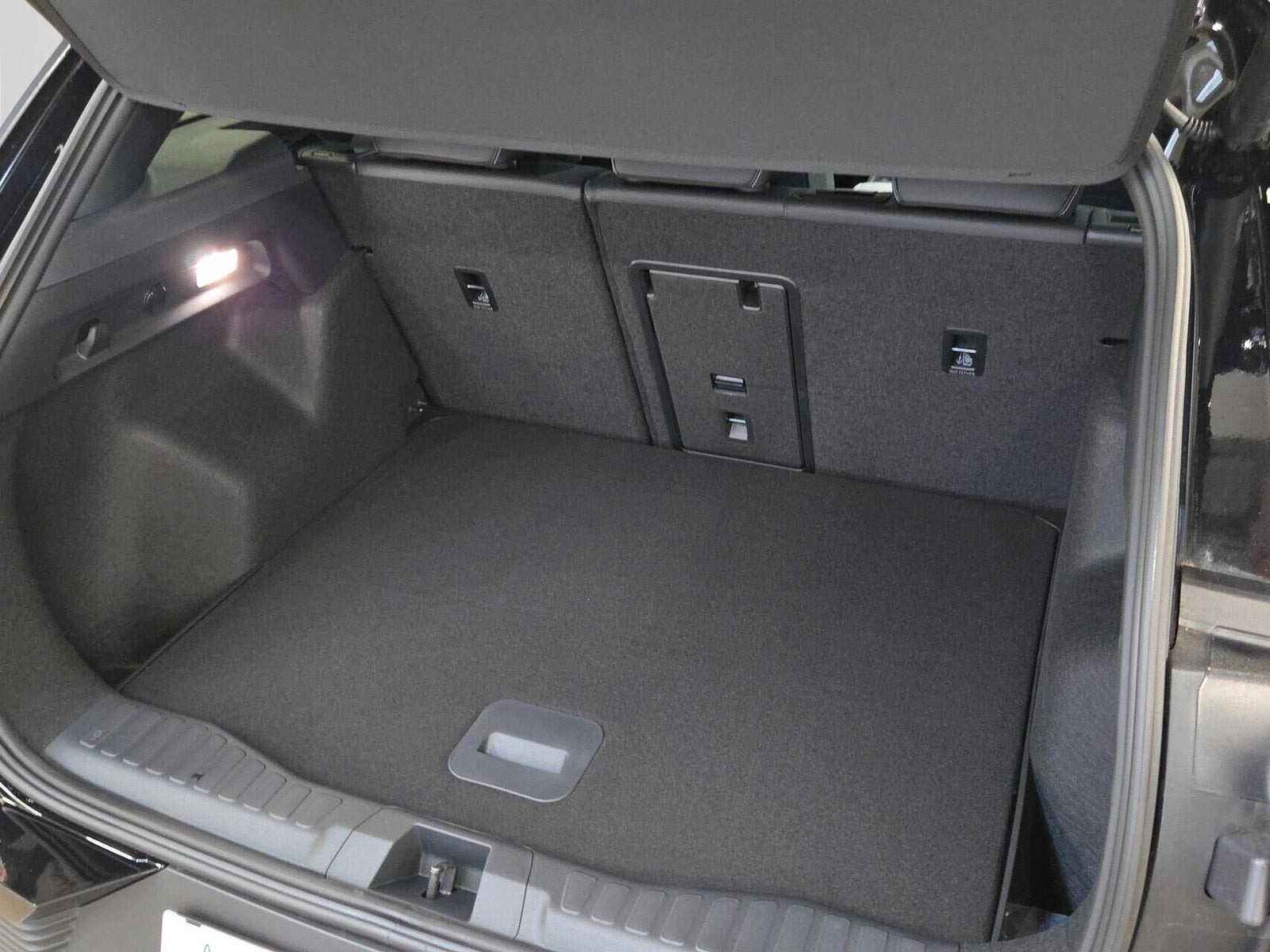 Sort Ford Explorer fra 2025