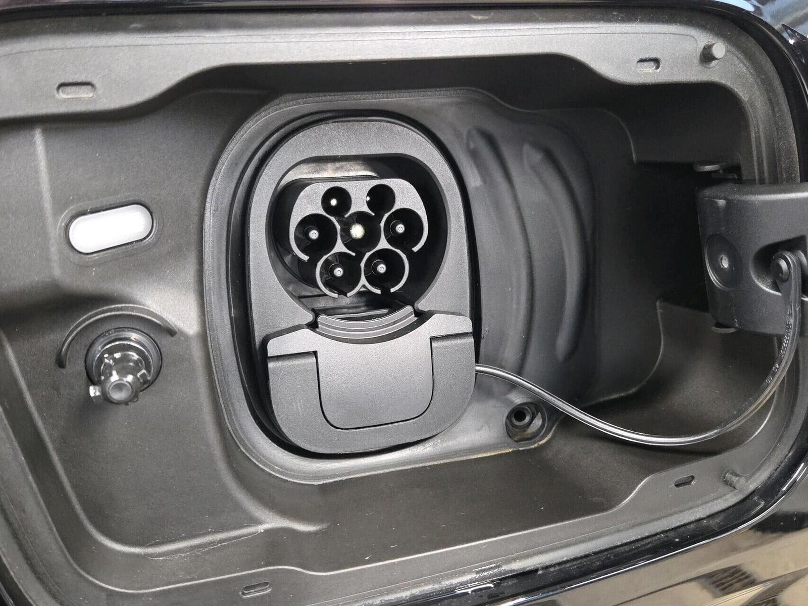 Sort Ford Explorer fra 2025