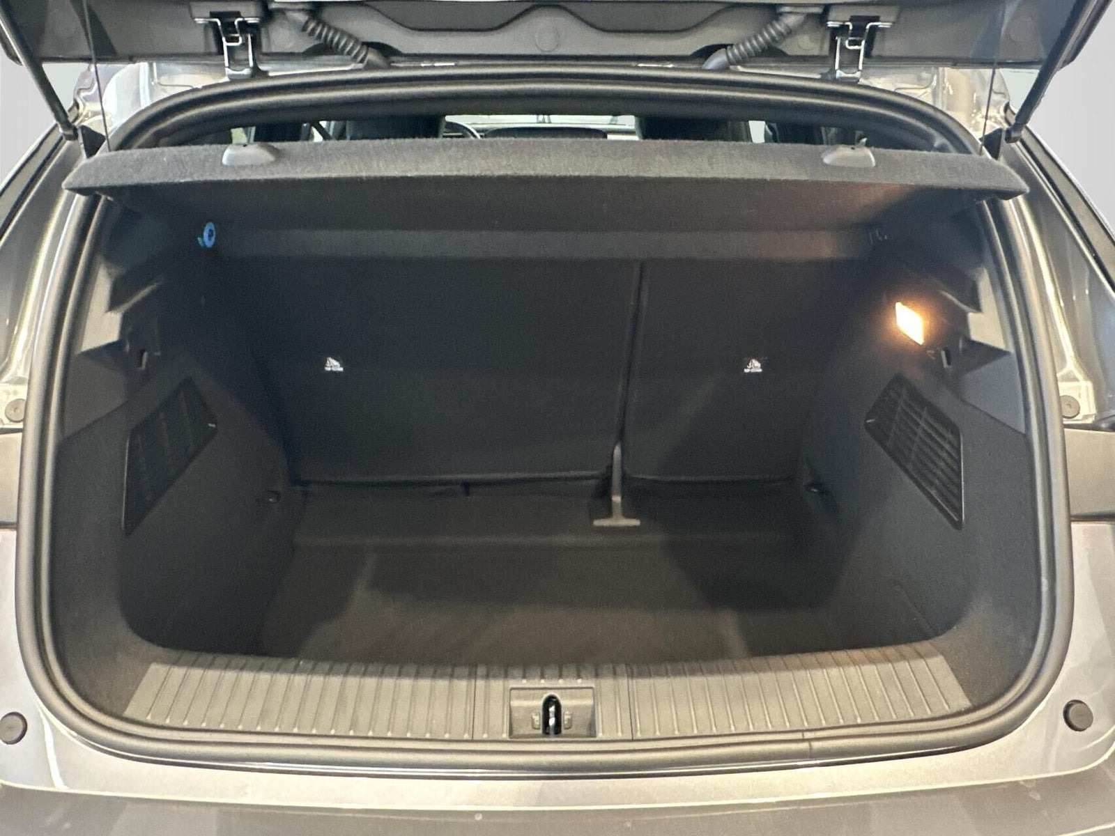 Grå Renault Megane E-Tech fra 2022