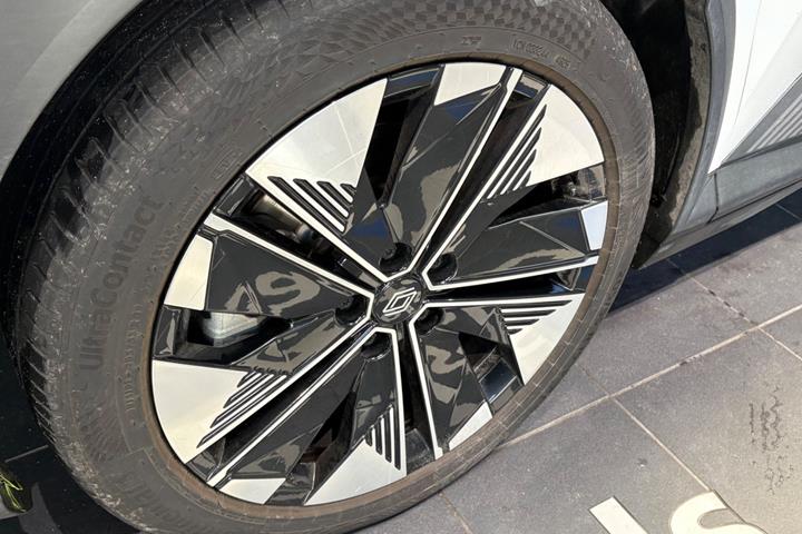 Hvid Renault Scenic E-Tech fra 2026