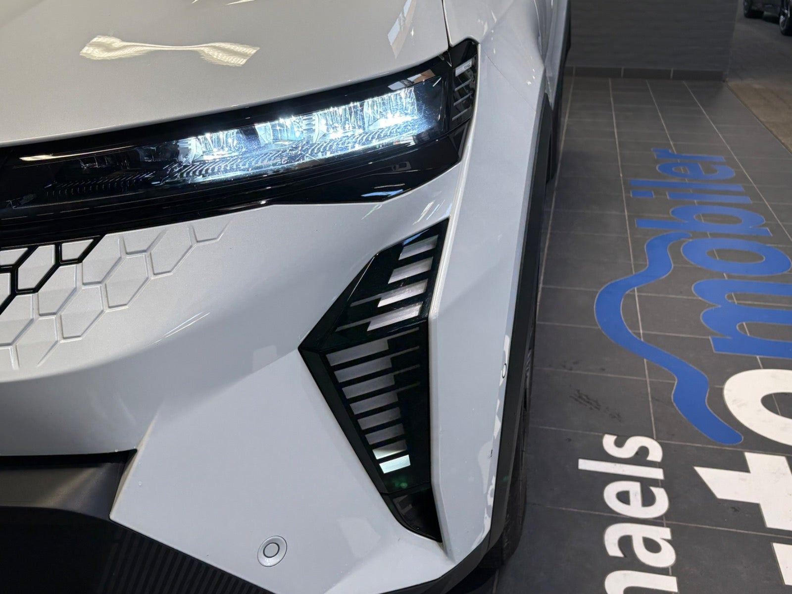 Hvid Renault Scenic E-Tech fra 2026