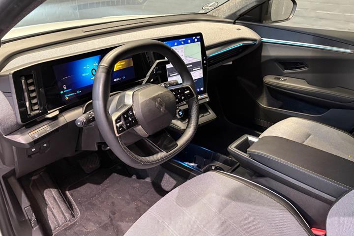 Hvid Renault Scenic E-Tech fra 2026