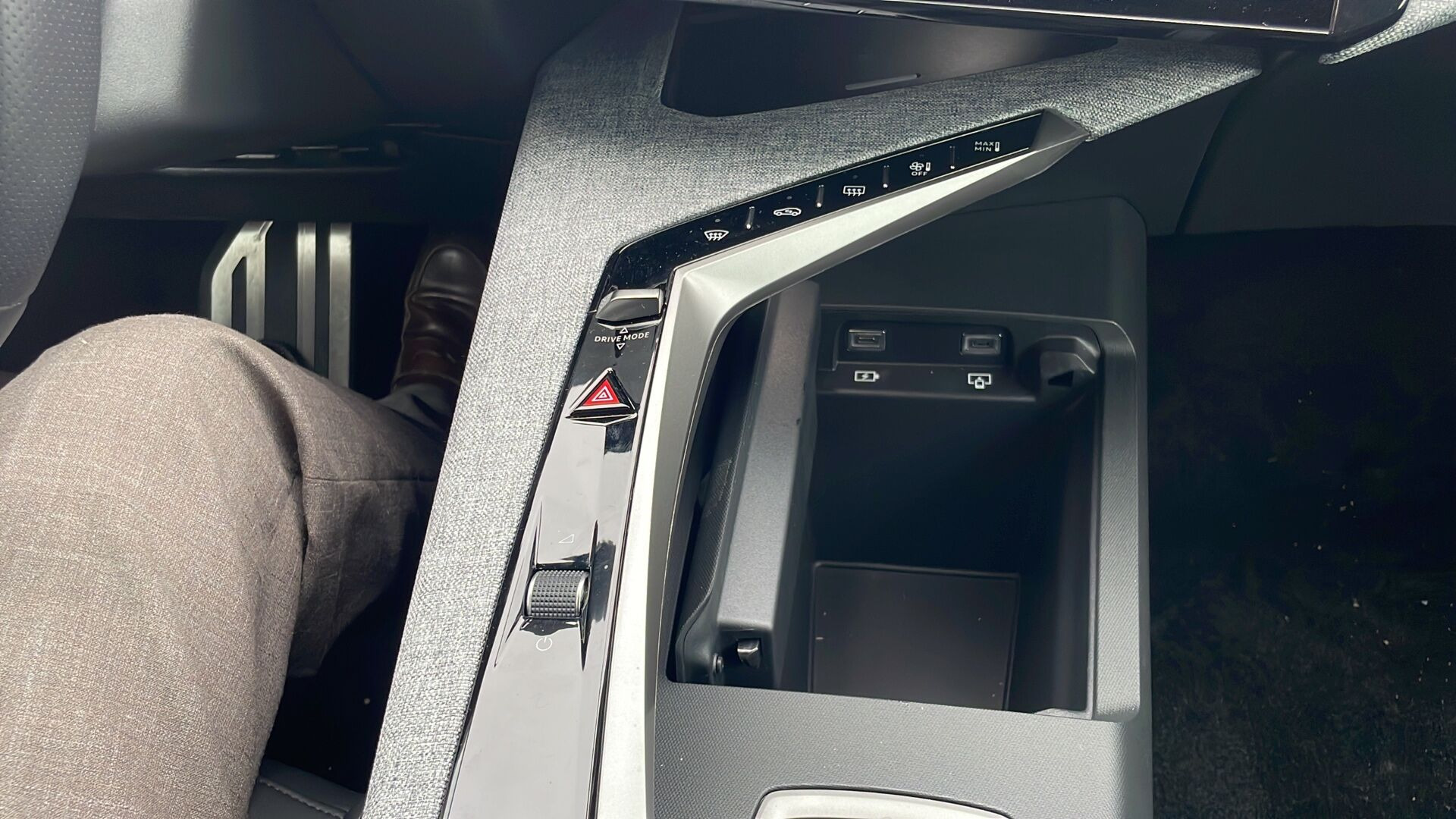 Hvid Peugeot e-5008 fra 2026