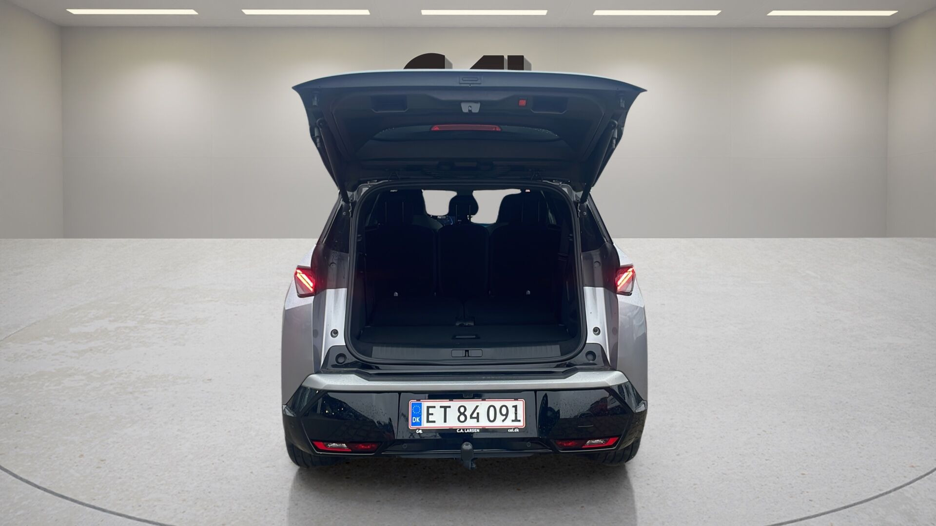 Grå Peugeot e-5008 fra 2026