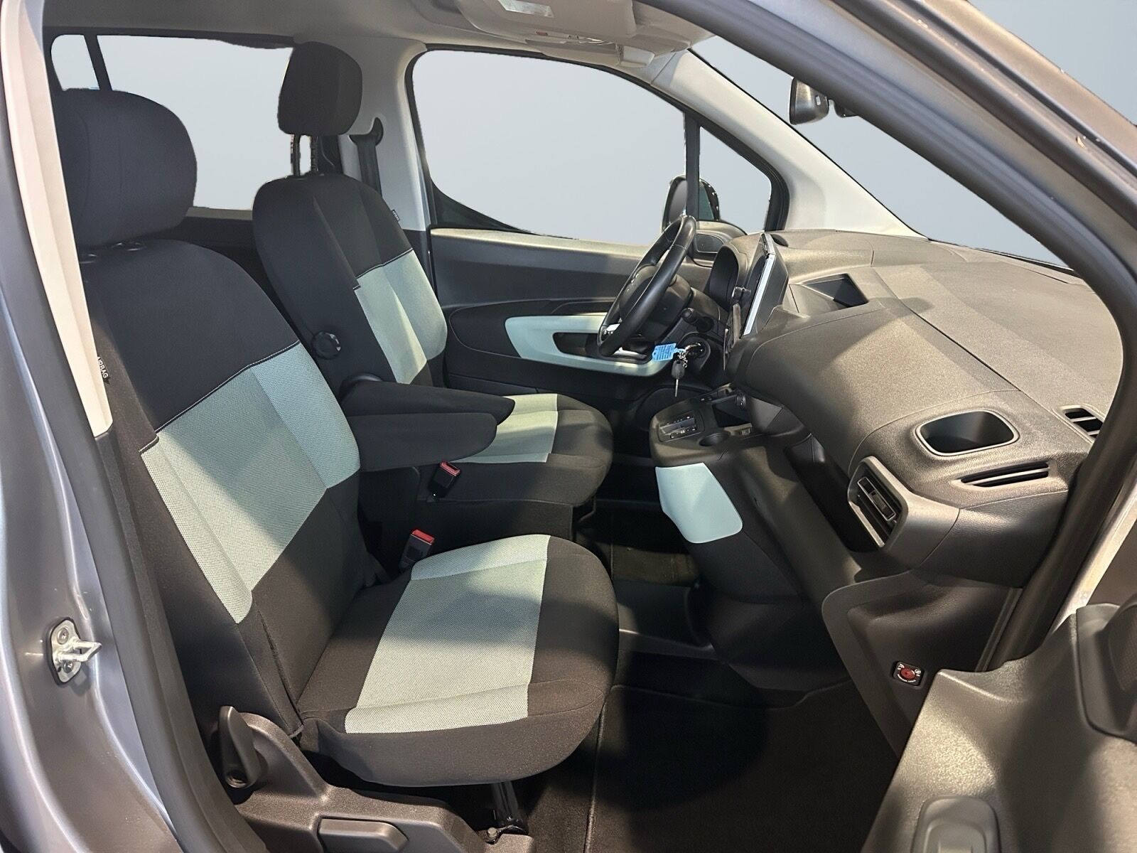 Grå Citroën ë-Berlingo fra 2022