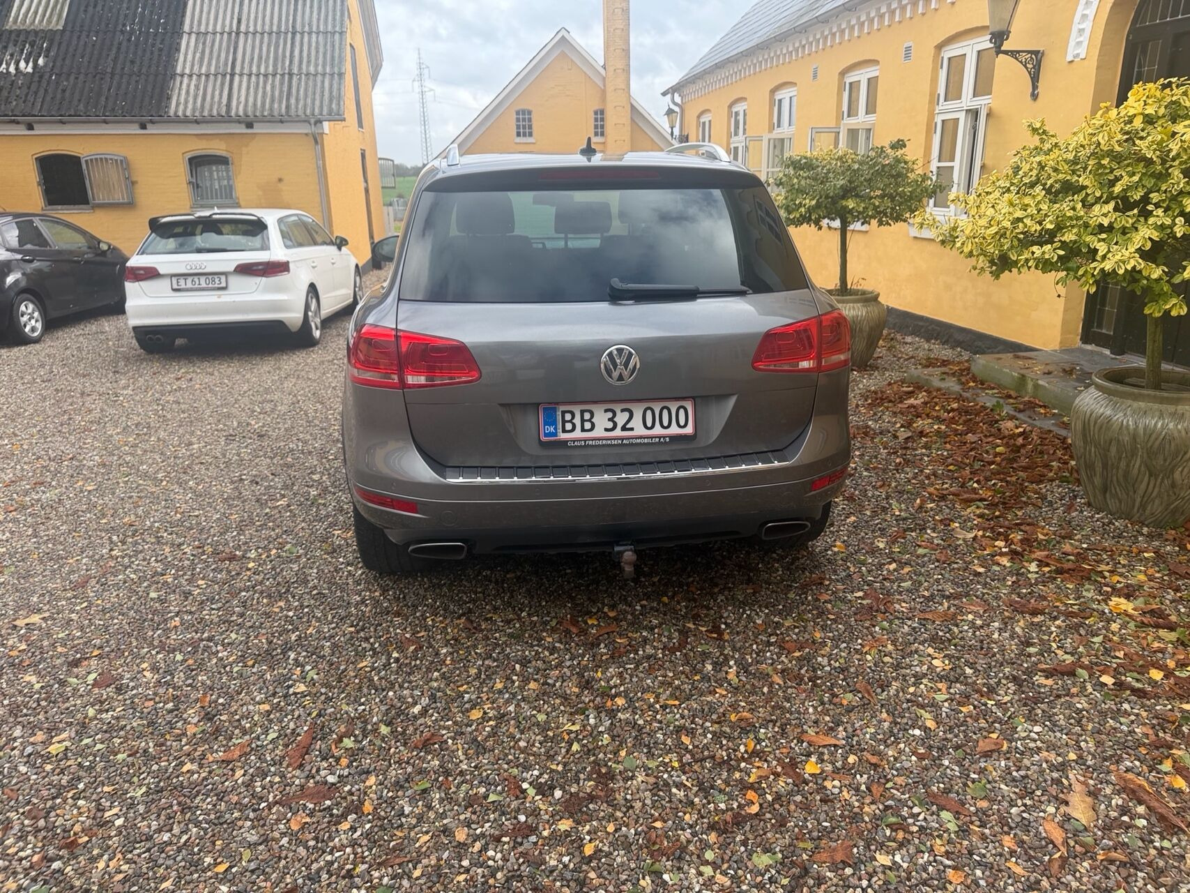 Grå VW Touareg fra 2012