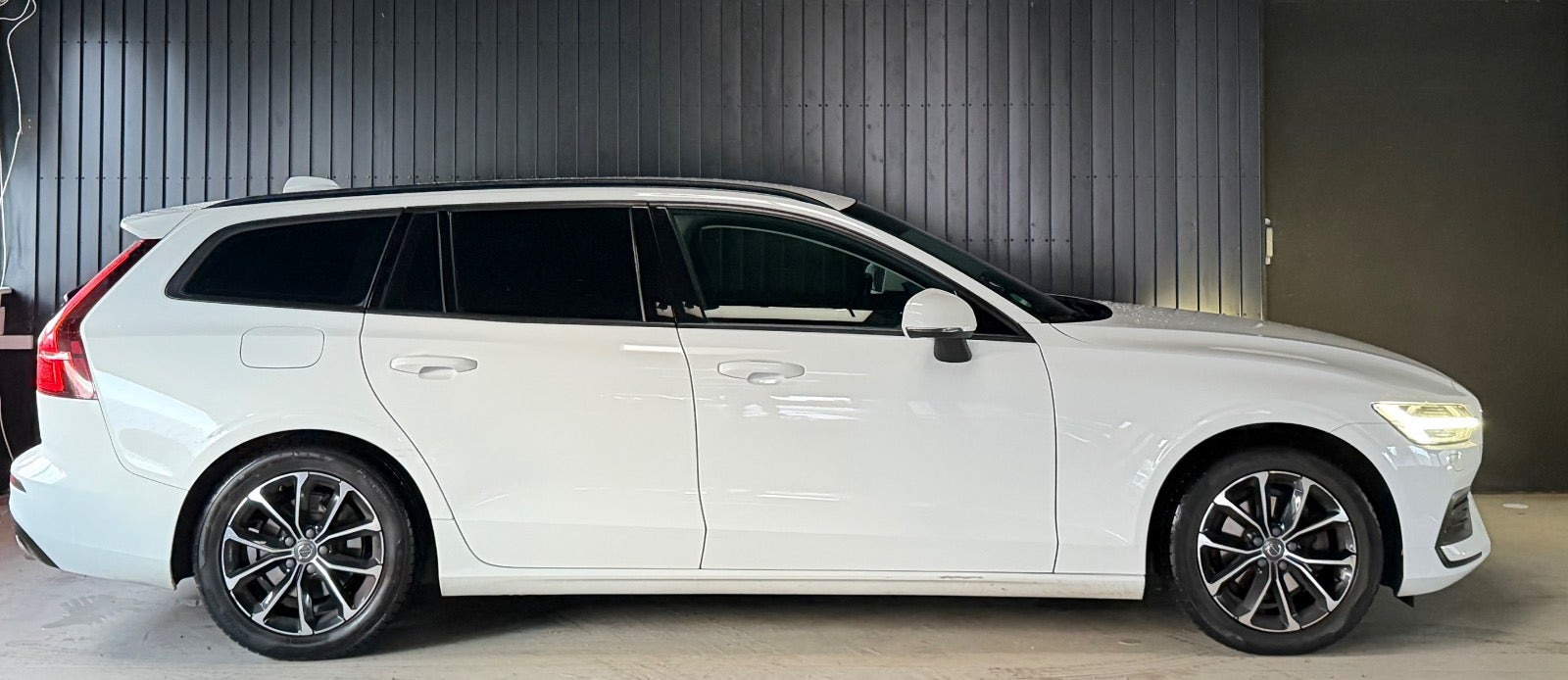 Hvid Volvo V60 fra 2019