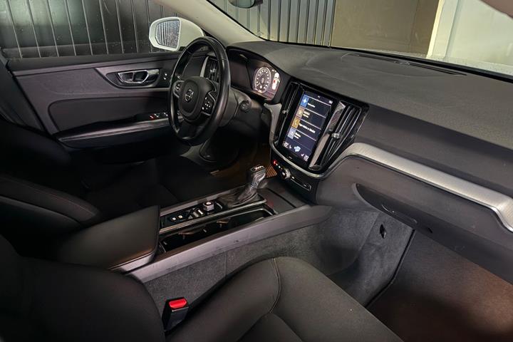 Hvid Volvo V60 fra 2019