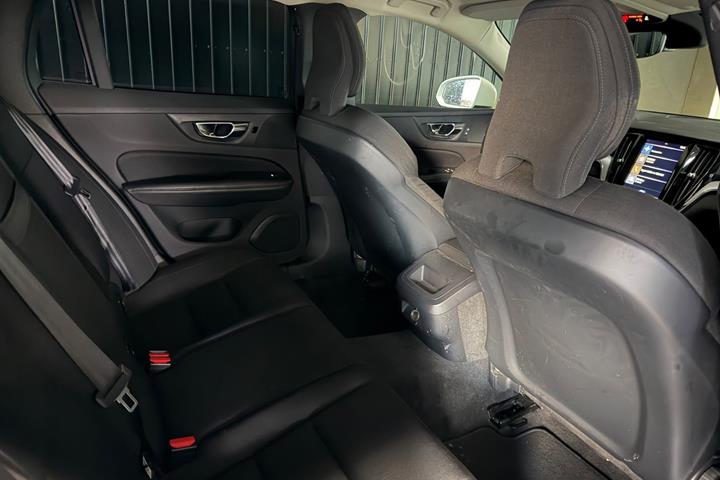 Hvid Volvo V60 fra 2019
