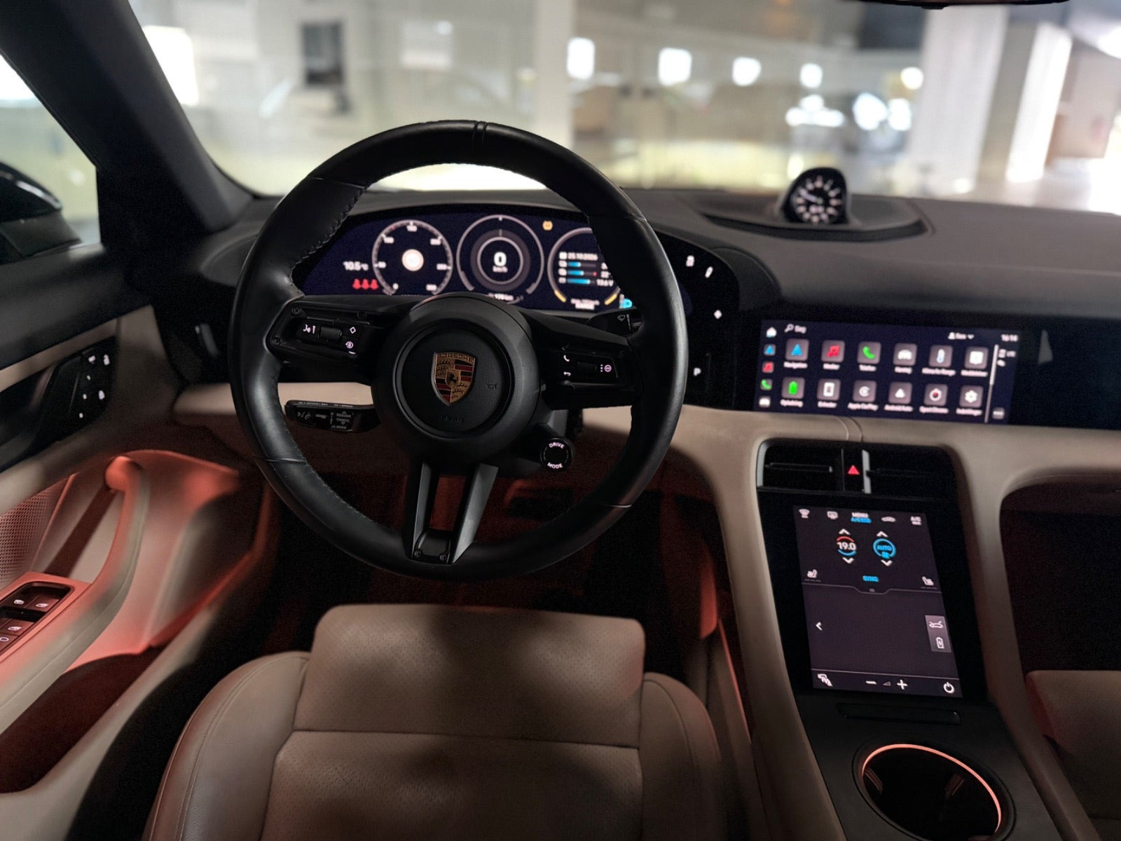 Sort Porsche Taycan fra 2022