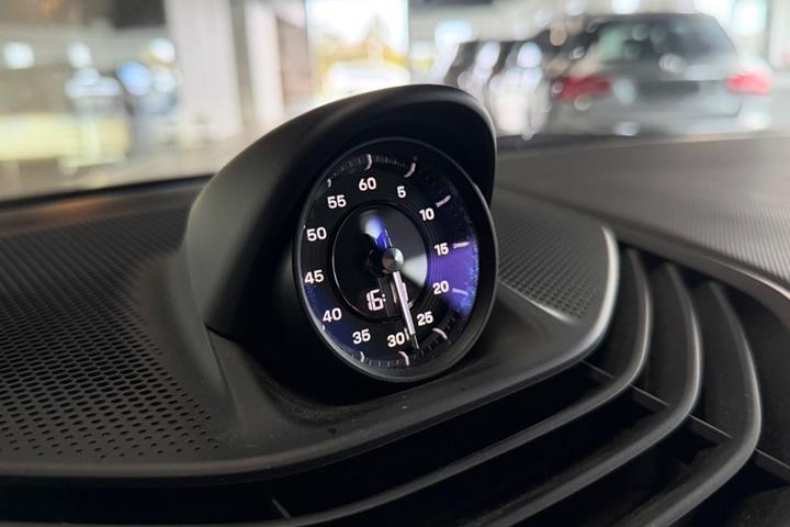 Sort Porsche Taycan fra 2022