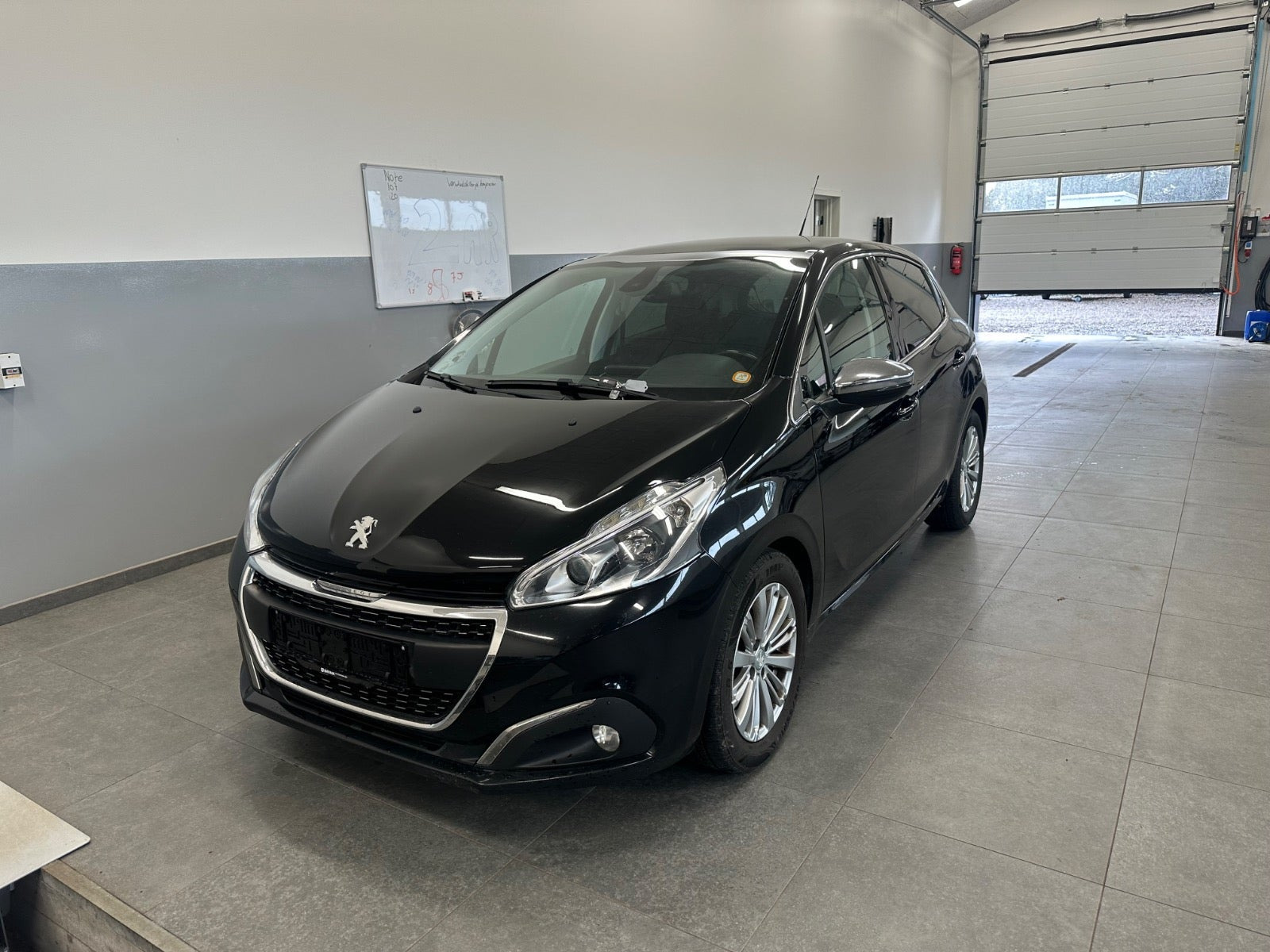 Peugeot 208 1,6 BlueHDi 100 Allure Sky