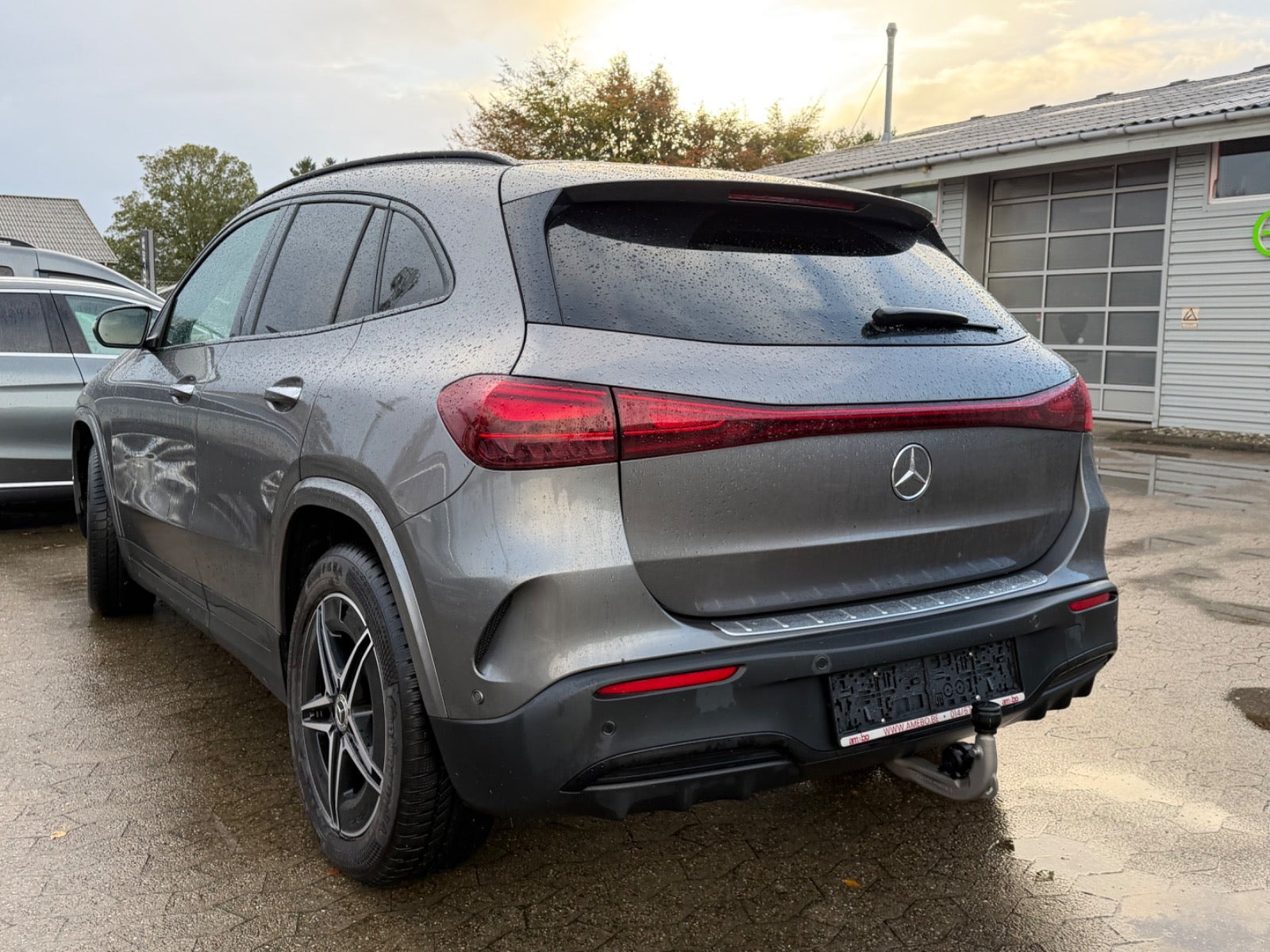 Grå Mercedes EQA250+ fra 2024