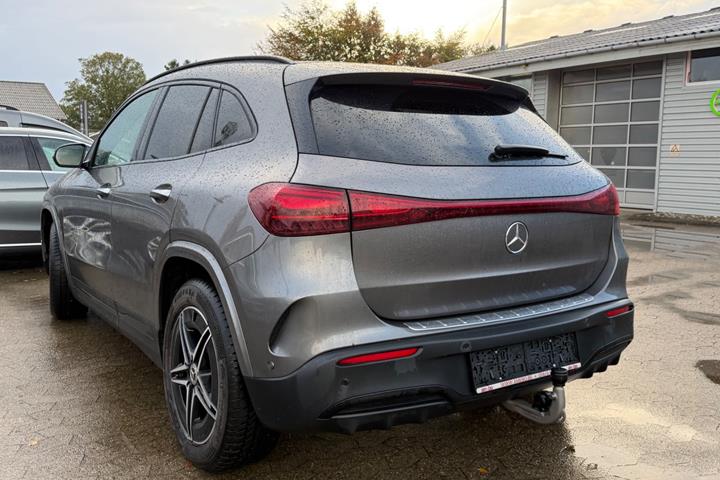 Grå Mercedes EQA250+ fra 2024
