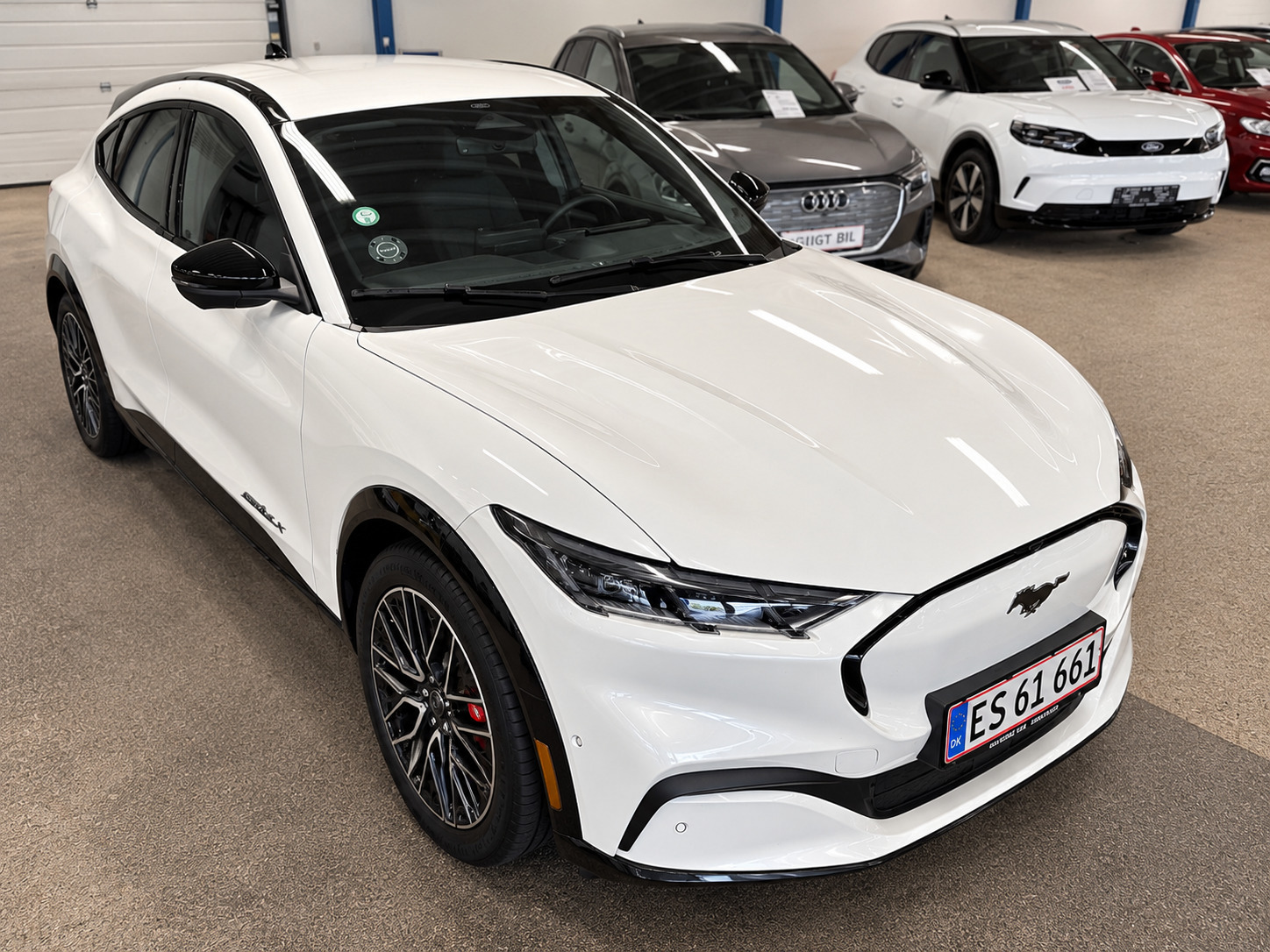 Hvid Ford Mustang Mach-E fra 2025
