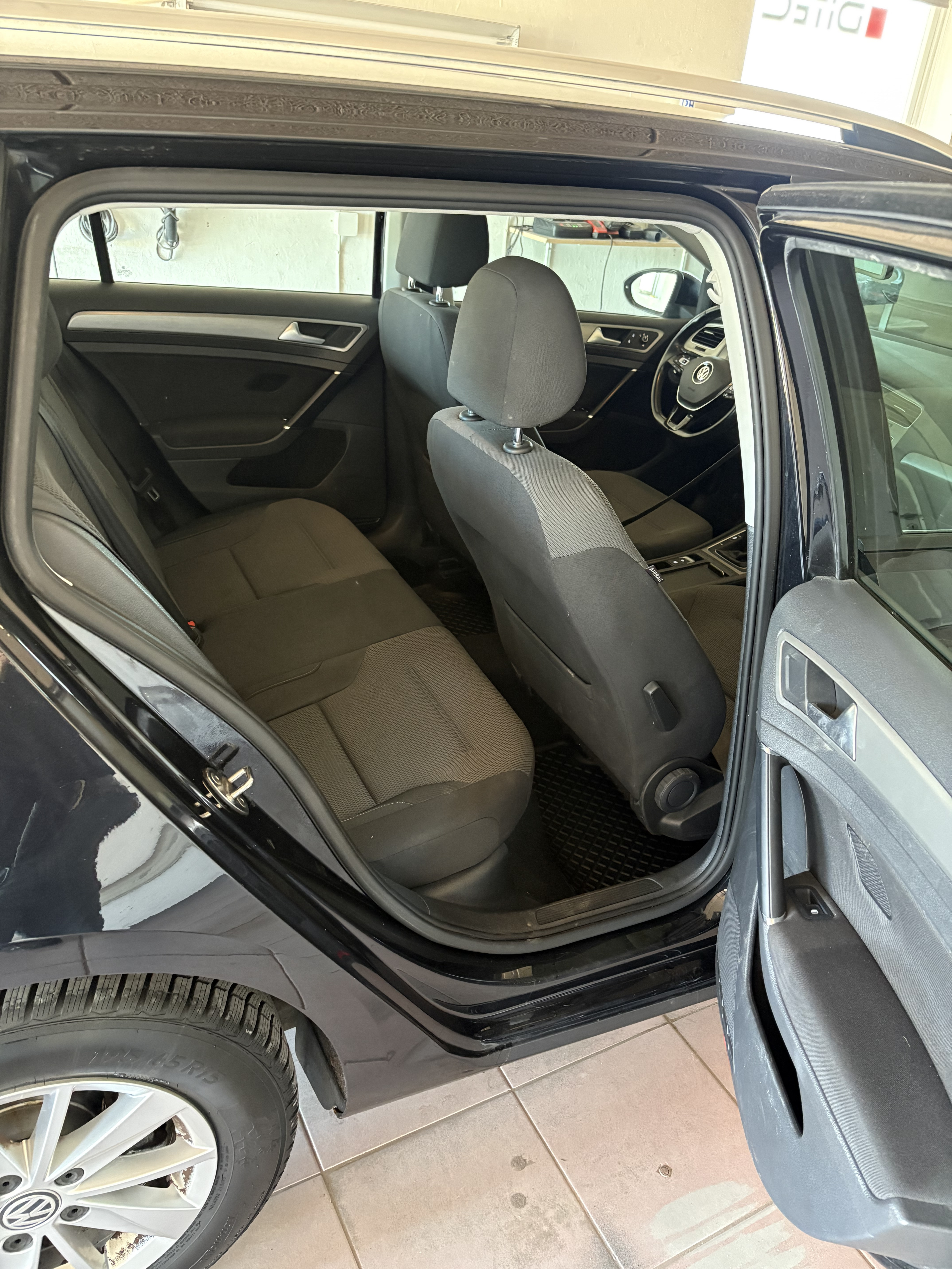 Sort VW Golf VII fra 2014
