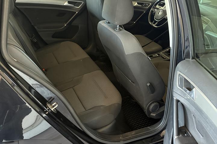 Sort VW Golf VII fra 2014