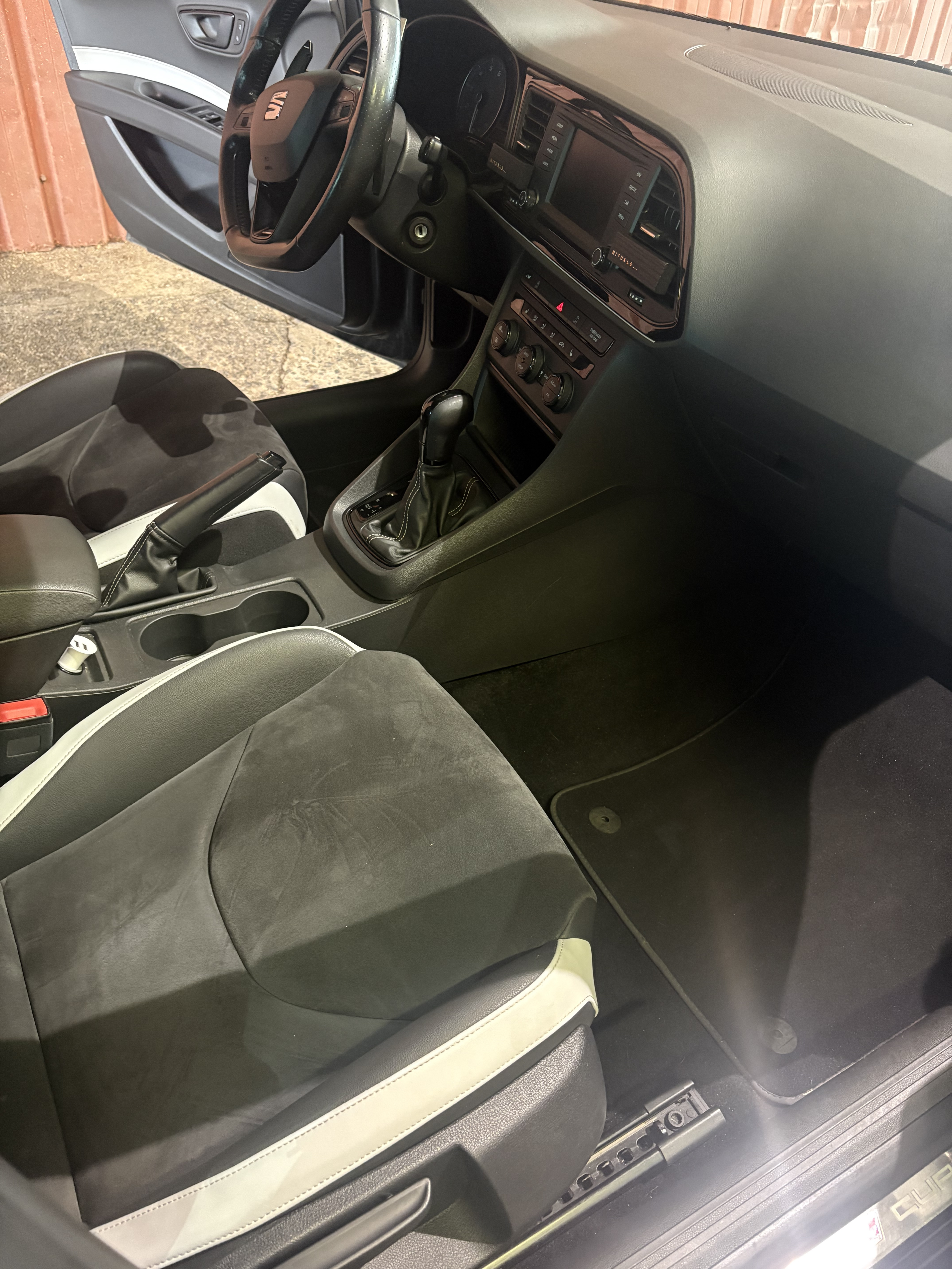 Sort Seat Leon fra 2014