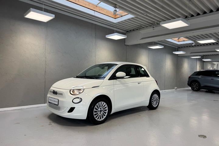 Hvid Fiat 500e fra 2023