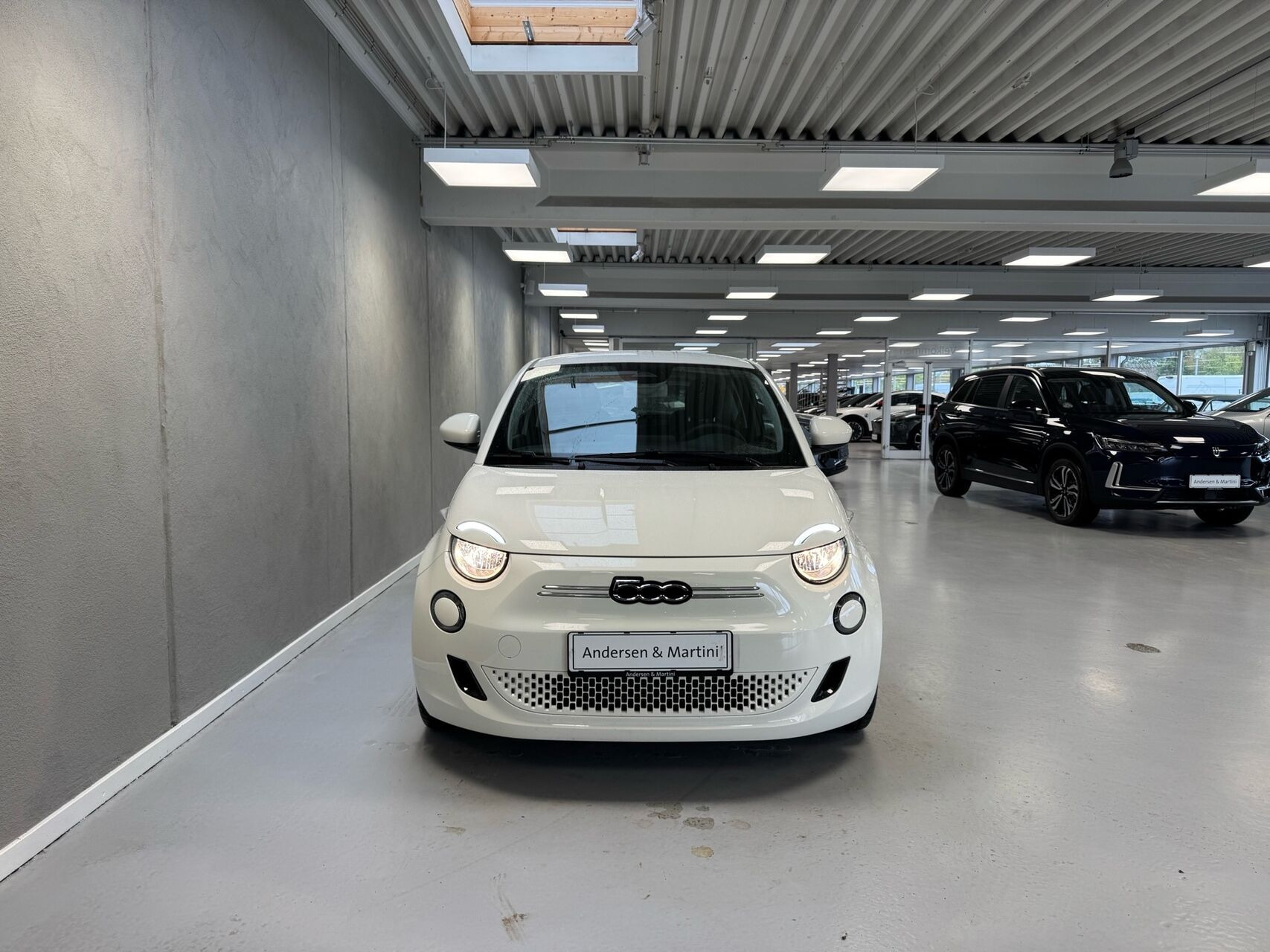 Hvid Fiat 500e fra 2023
