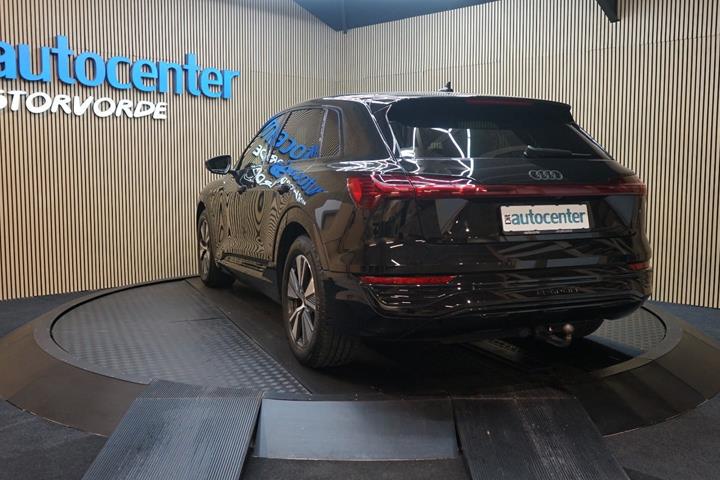 Sort Audi Q8 e-tron fra 2024
