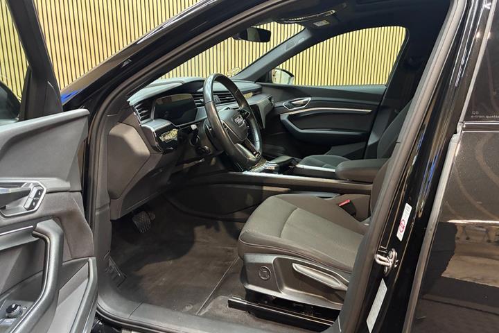 Sort Audi Q8 e-tron fra 2024