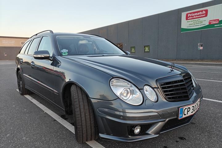 Grå Mercedes E-Klasse fra 2006