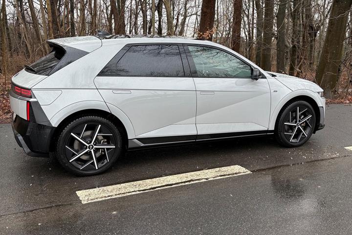 Grå Hyundai Ioniq 5 fra 2026