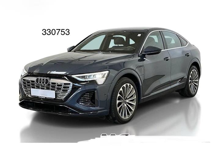 Grå Audi Q8 fra 2023 set udefra