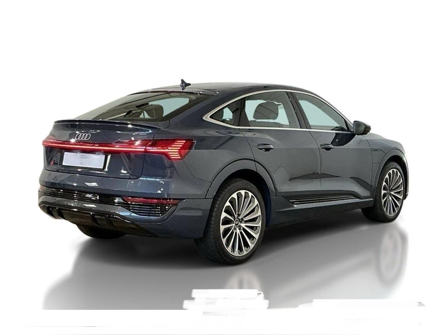 Grå Audi Q8 fra 2023