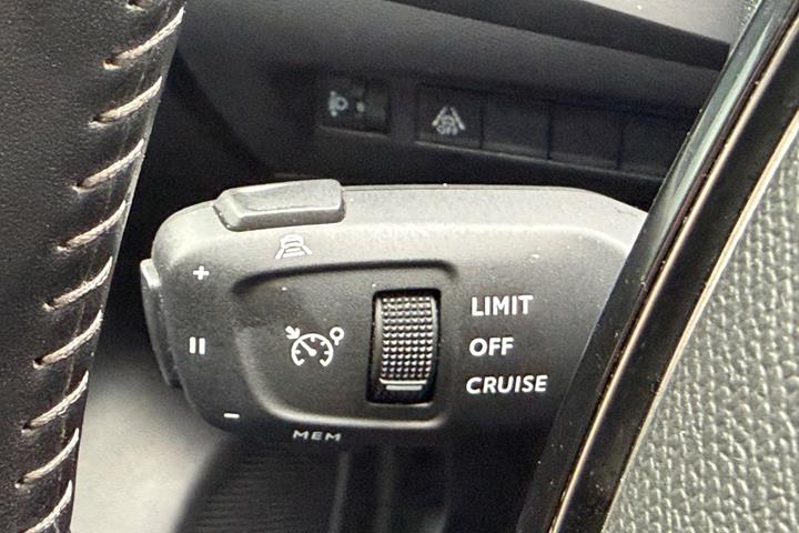 undefined Peugeot 208 fra 2020