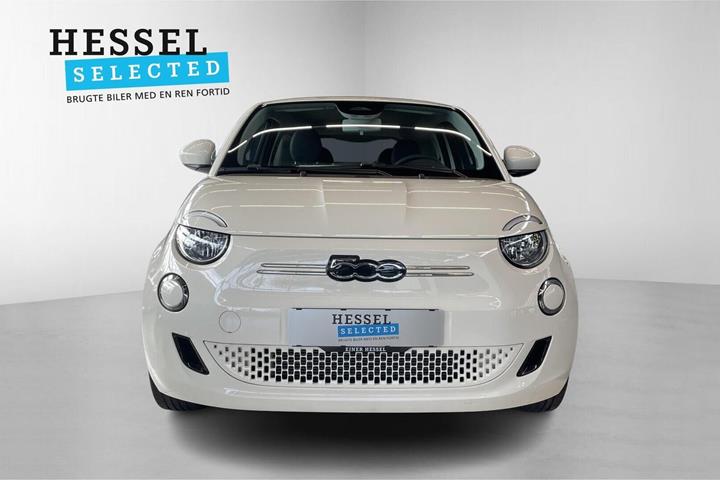 Hvid Fiat 500e fra 2022