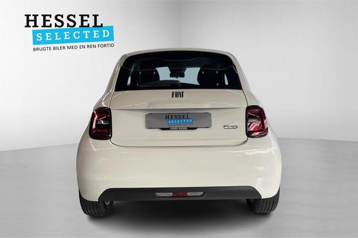 Hvid Fiat 500e fra 2022