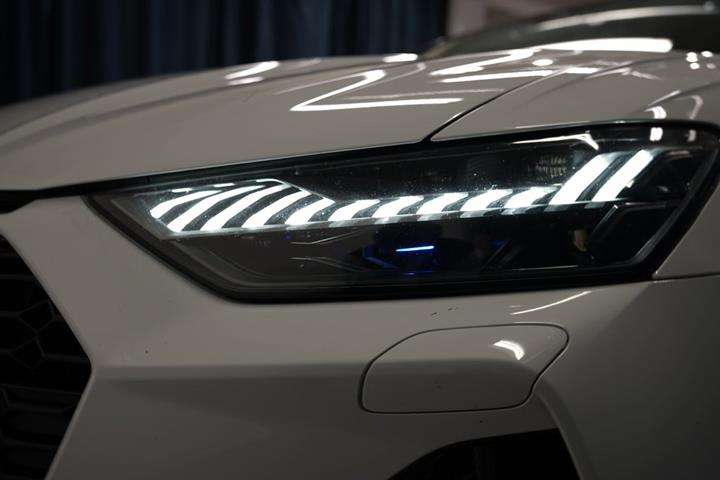 Hvid Audi RS6 fra 2020