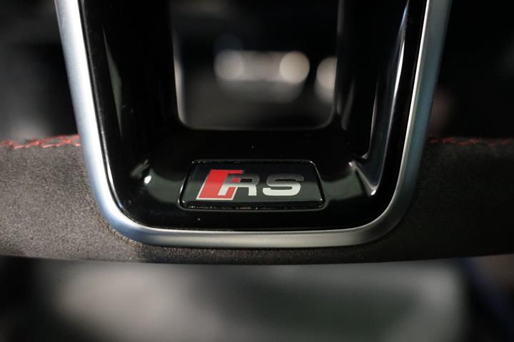 Hvid Audi RS6 fra 2020