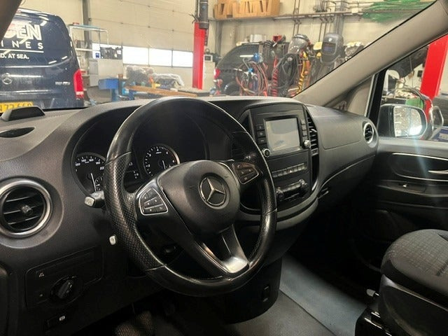 Blå Mercedes Vito 116 fra 2020