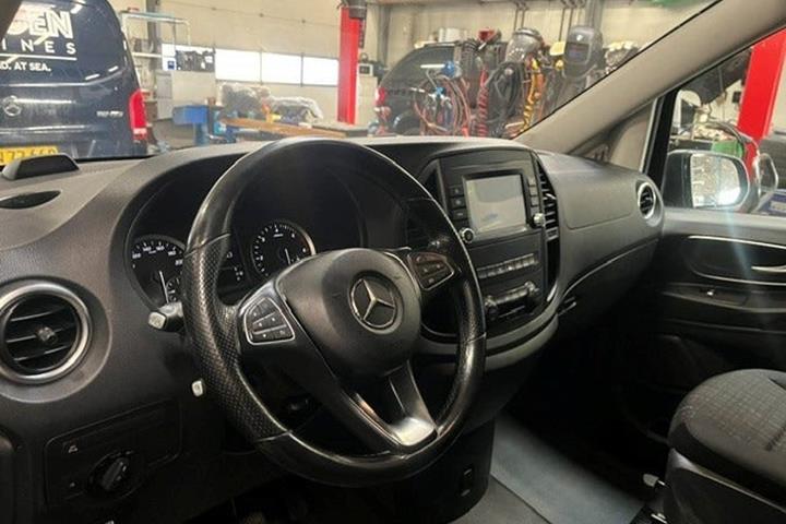 Blå Mercedes Vito 116 fra 2020