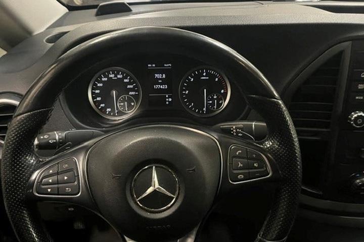 Blå Mercedes Vito 116 fra 2020