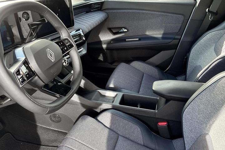 Hvid Renault 4 E-Tech fra 2026