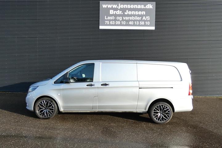 Sølv Mercedes Vito 114 fra 2021