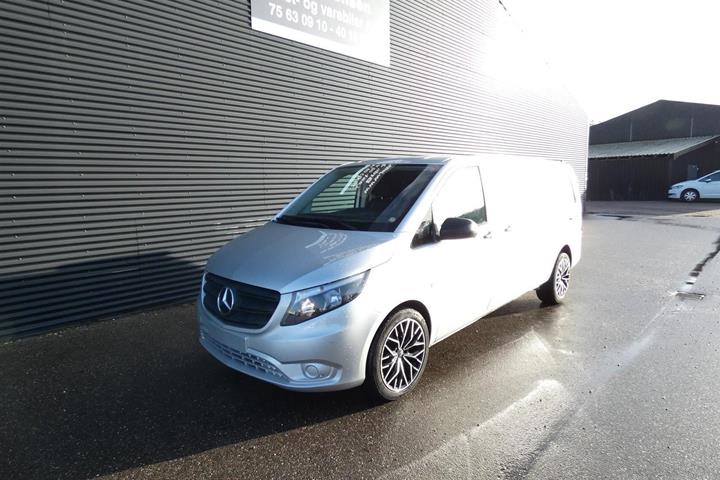 Sølv Mercedes Vito 114 fra 2021