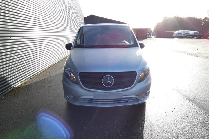 Sølv Mercedes Vito 114 fra 2021