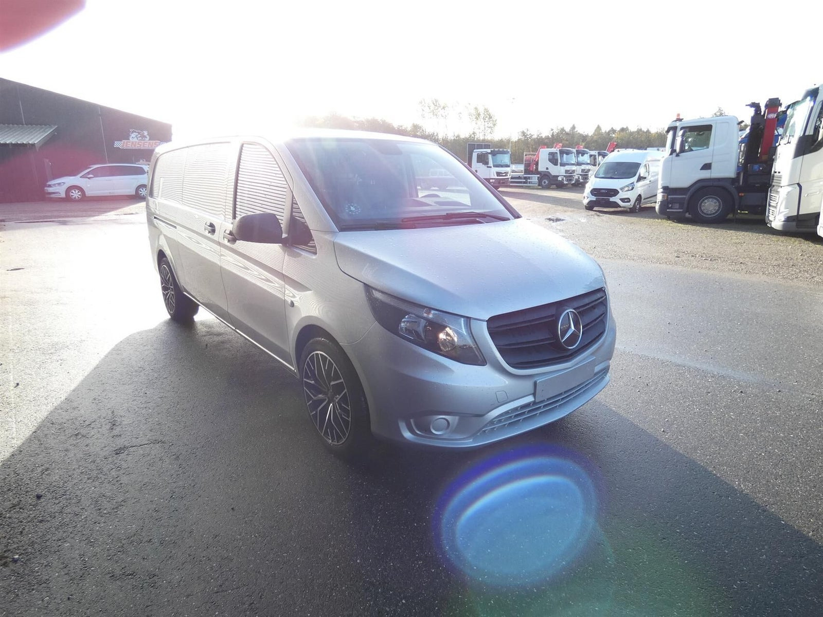 Sølv Mercedes Vito 114 fra 2021