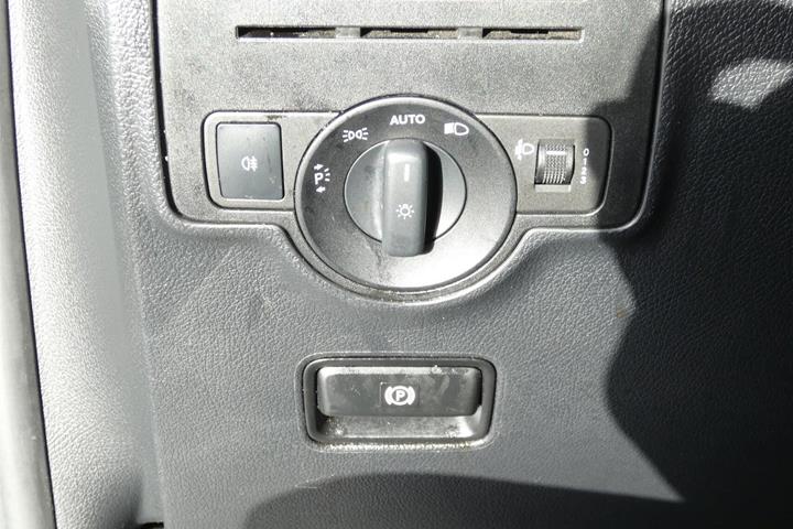 Sølv Mercedes Vito 114 fra 2021