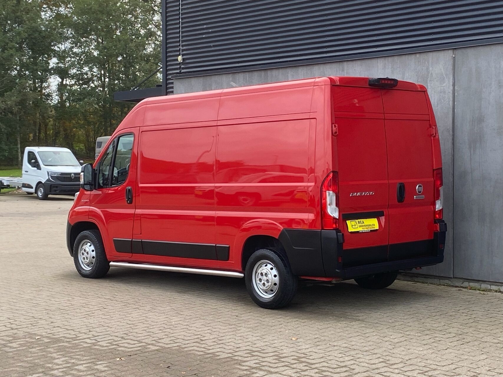 Rød Fiat Ducato fra 2020