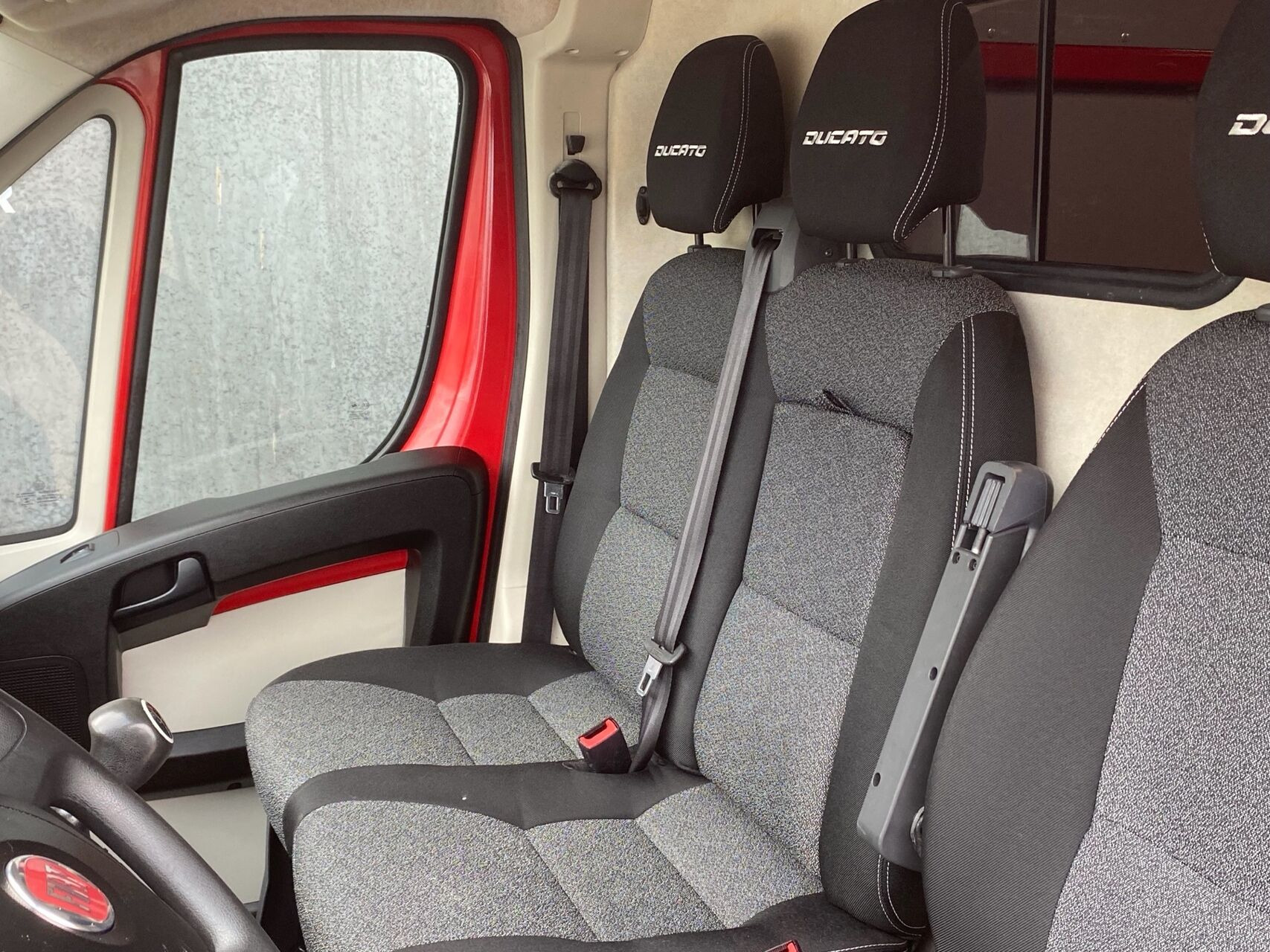 Rød Fiat Ducato fra 2020