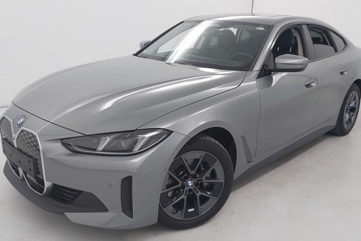 Grå BMW i4 fra 2024