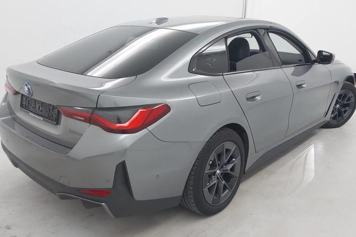 Grå BMW i4 fra 2024