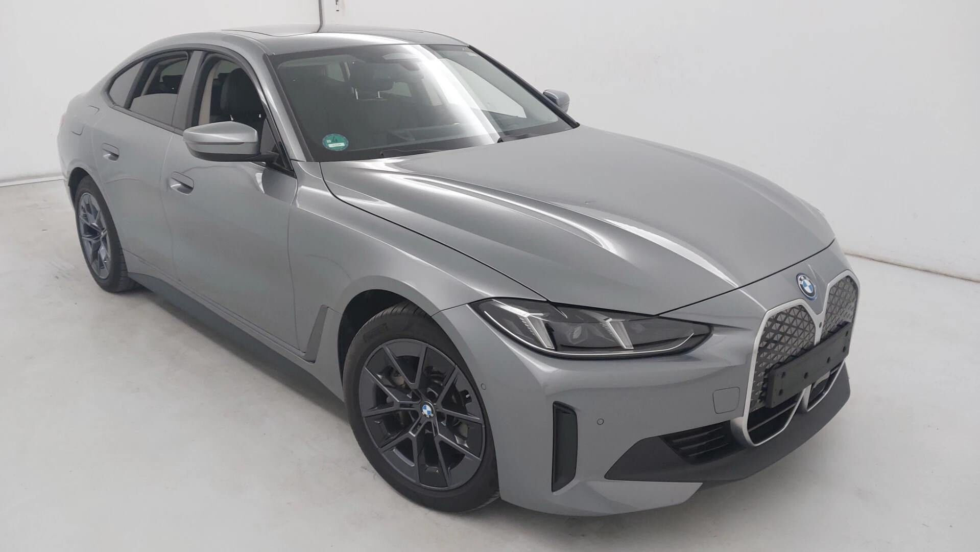 Grå BMW i4 fra 2024
