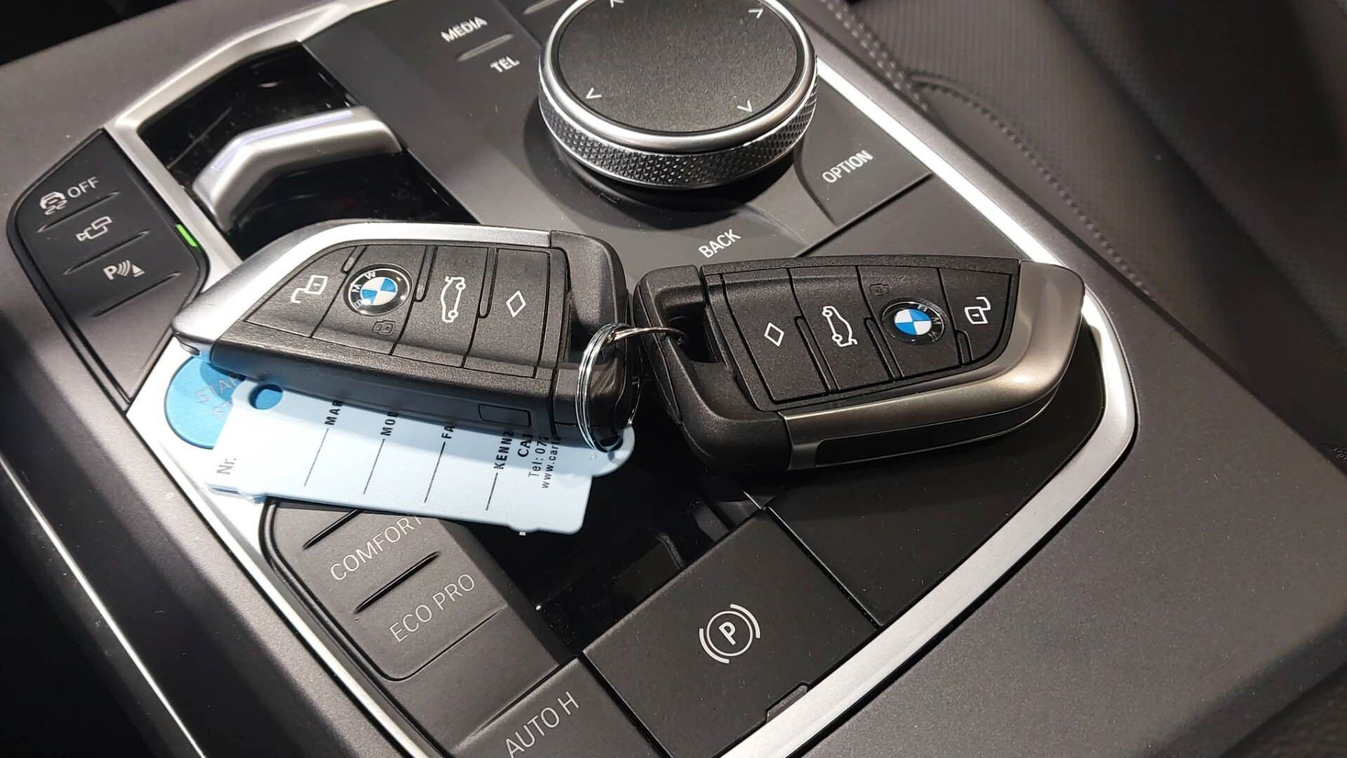 Grå BMW i4 fra 2024